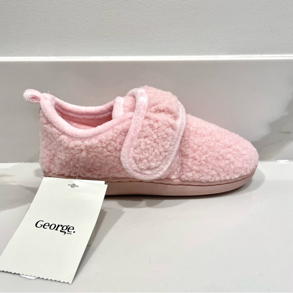 🟠5/$25 NEW George Pink Teddy Fleece Velcro-Strap Slippers (size 9/10)